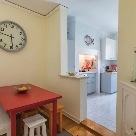 Lovelystay - Chiado 4 Families! Апартаменты *