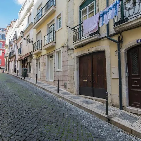 Lovelystay - Chiado 4 Families! Апартаменты