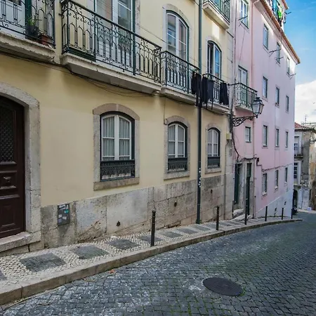 Lovelystay - Chiado 4 Families!